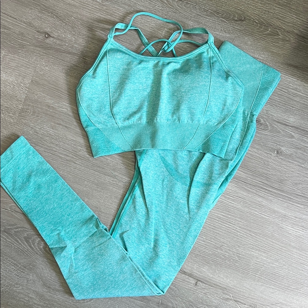 LAKI Seamless Strappy Sports Bra & Legging Set - Mint Green